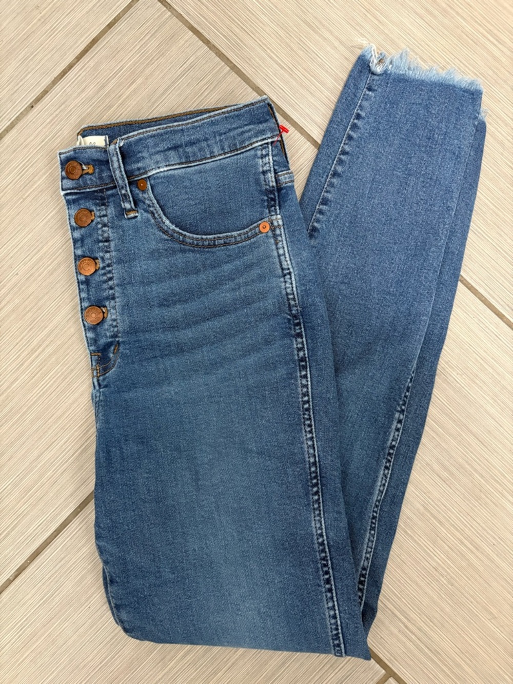 Madewell Medium Blue High-Rise Skinny Jeans with Frayed Hem 28 T size!!